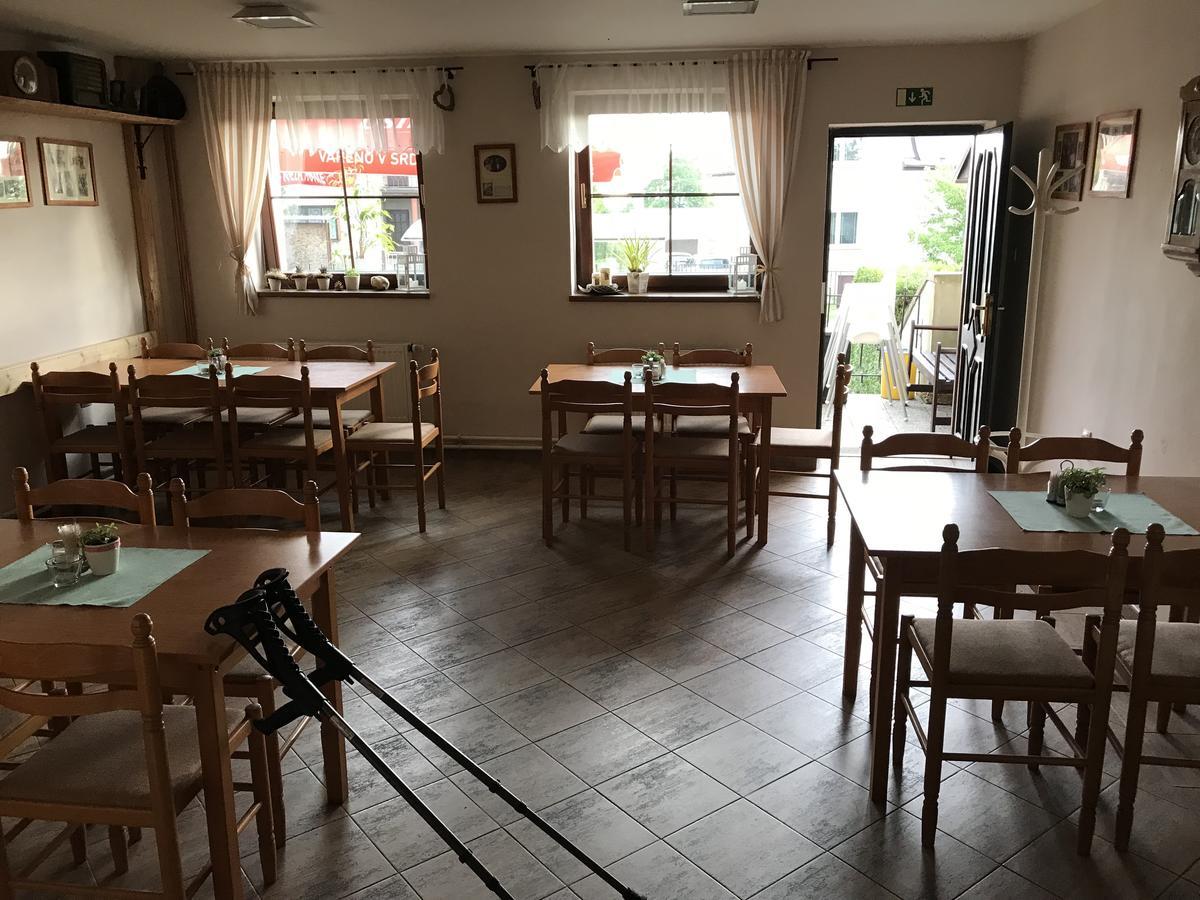Restaurace A Penzion U Hasicu Klimkovice エクステリア 写真